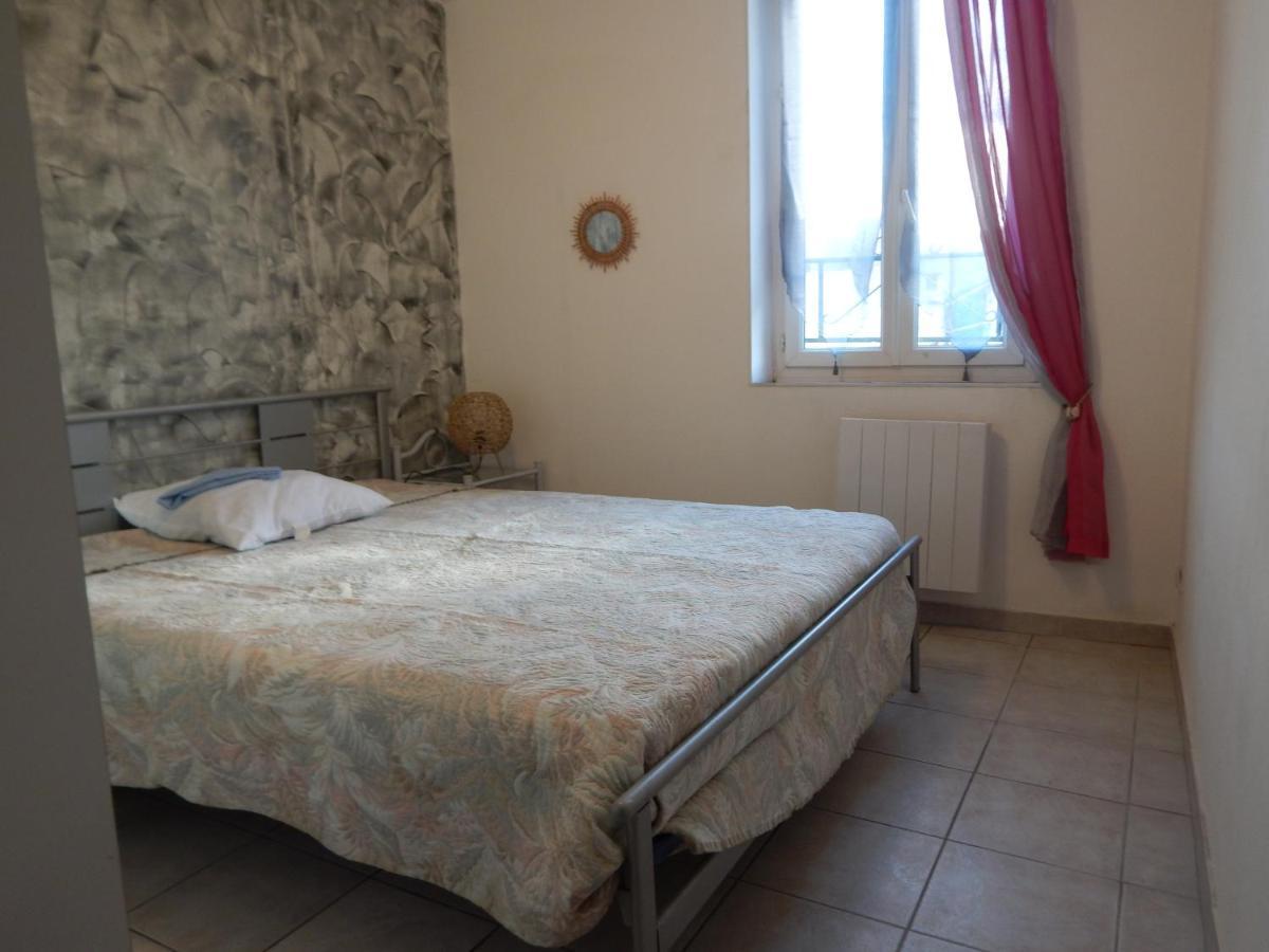 A Voir Qualite Prix Coursan Bagian luar foto
